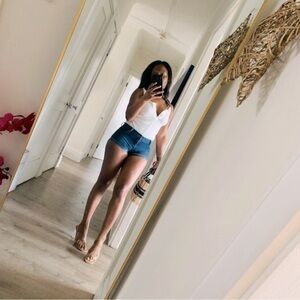 SELENA GOMEZ DENIM SHORTS